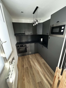 Photo de galerie - Cuisine entièrement nettoyée : plan de travail, sols et surfaces impeccables.