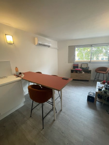 Photo de galerie - Montage table haute+ buffet+ 4 chaises 