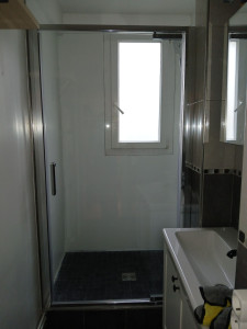 Photo de galerie - La cabine de salle de bain a été remplacée.