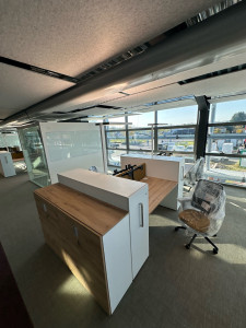 Photo de galerie - Installation de bureaux professionnels 