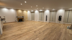 Photo de galerie - Pose de parquet massif avec ponçage et vitrification