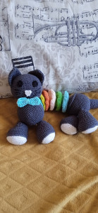 Photo de galerie - Chat articulé au crochet, un gentil doudou 
