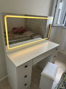 Photo de galerie - Meuble coiffeuse .