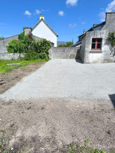 Photo de galerie - Réalisation d'un parking
démolition de murs , terrassement ,évacuation des déblais, fond de forme en 0/80 et finition en 0/30 compacté