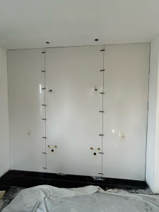 Photo de galerie - Le carrelage dans la salle de bain est neuf.