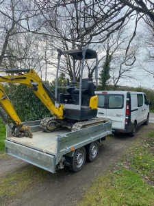 Photo de galerie - Mini pelle 1.7 tonnes réalisation trancher dessouchage 