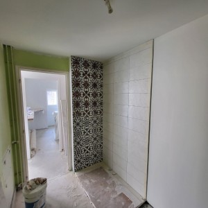 Photo de galerie - Réalisation d'une salle de bain avec modification de plomberie 