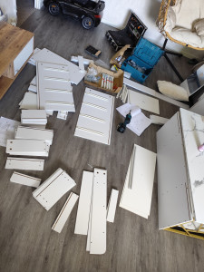 Photo de galerie - Montage d'une coiffeuse 