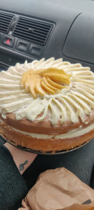 Photo de galerie - Génoise aérienne pomme rôtie a la canelle et chantilly vanille ?