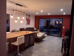 Photo de galerie - Application de peinture couleur sur un mur salon