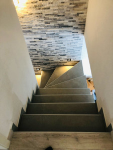 Photo de galerie - Pose carrelage - Escalier 