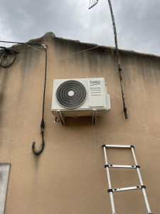 Photo de galerie - Pose du groupe extérieur pour notre client 