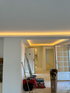 Photo de galerie - Pose de bandeau led dans des corniches 
