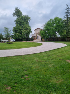 Photo de galerie - Pose graviers rond point