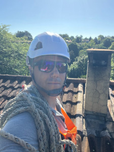 Photo de galerie - Vigne vierge à tailler ( Saint Didier au mont d’or ) travail en sécurité ?