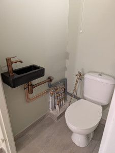 Photo de galerie - Renov M
réinstalle et renove 
*lave main 
*petite douchette 

réajuster en fonction des besoins du coin WC.
Votre expert Plombier ( travail soigné et méticuleux)
