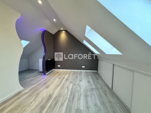 Photo de galerie - Aménagement de combles de A à Z
fenêtre de toit, isolation, mur plafond, électricité sol et placard 