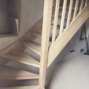 Photo de galerie - Fabrication d'un escalier en frêne massif 