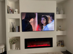 Photo de galerie - Bibliothèque un plaques de plâtre. avec pose de la télé et de la cheminée électrique 