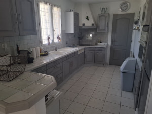 Photo de galerie - Nettoyage de la cuisine ( nettoyage lave-vaisselle, entretien du carrelage, nettoyage electro menager, nettoyage de l’interieur et de l’exterieur du frigo, nettoyage interieur et exterieur des placards, nettoyage du sol et des vitres.