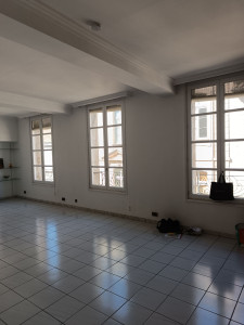 Photo de galerie - Avant le rechampi des fenêtres de couleur ocre 
