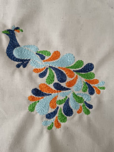 Photo de galerie - Broderie d'un Paon