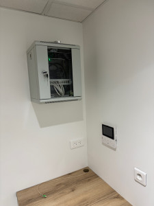Photo de galerie - Installation d’une baie informatique dans des bureaux