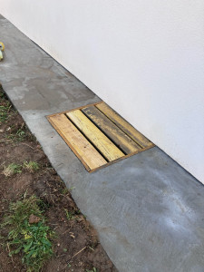 Photo de galerie - Dalle en beton vide sanitaire fermer pour la sécurité provisoire 