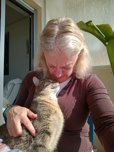 Photo de galerie - Câlins et soins prodigués à un chat pendant l'absence des maîtres 