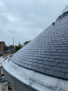 Photo de galerie - Abside d’une église en ardoise naturelle