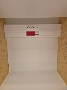 Photo de galerie - Goulotte electrique sous Bureau