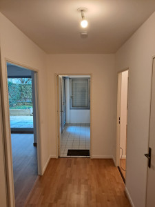 Photo de galerie - Mise en peinture de tout l'appartement et pose de parquet flottant 