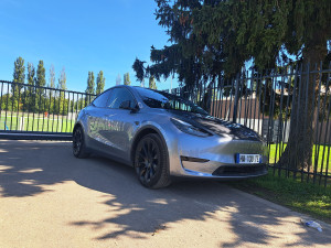 Photo de galerie - Chauffeur privé avec ou sans chauffeur 

devis sur demande

chauffeur , sortie , promenade , les courses , transport. 