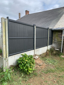 Photo de galerie - Réalisation de clôture 