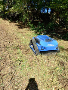 Photo de galerie - Robot débroussailleur de pente jusqu'à 45%