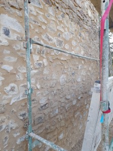 Photo de galerie - Réfection d une façade avec remontage de pierres