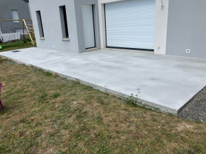 Photo de galerie - Coulage d’une dalle béton fibré 38m2. 