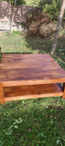 Photo de galerie - Rénovation d'une table basse : ponçage, coloration au brou de noix et huilage 