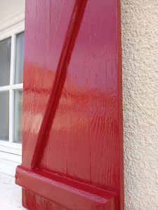 Photo de galerie - Peinture de volet bois