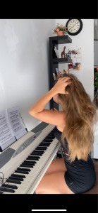 Photo de galerie - Piano, babysitting peinture…. 