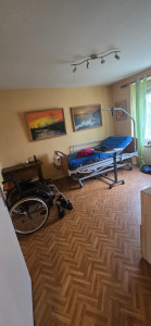 Photo de galerie - Mise en place d'un lit médicalisé pour un retour à domicile avec mise en place complète de la nouvelle chambre 