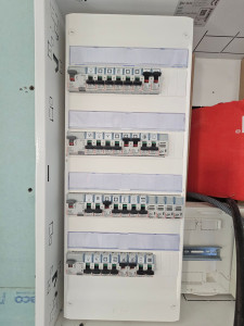 Photo de galerie - Installation  du tableau Électrique  mise au norme NF 15-100 C