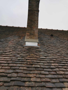 Photo de galerie - Hébergement cheminée zinc sur tuiles de pays 