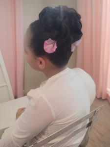 Photo de galerie - Chignon petite fille
