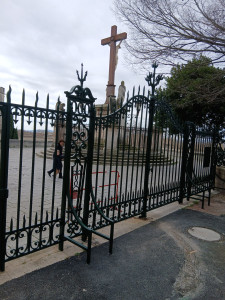 Photo de galerie - Peinture portail palais du pape Avignon 