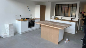 Photo de galerie - Pose de cuisine avec ilot central 