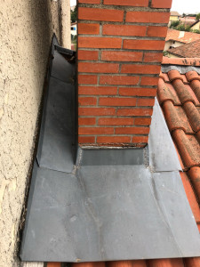 Photo de galerie - Pied de cheminée zinc défectueux 