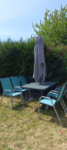 Photo de galerie - Montage de table plus petite table avec salon en plus pour bien profité de ce beau temps avec barbecue..
