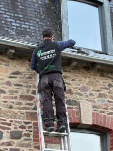 Photo de galerie - Mise en place de la gouttière neuf