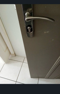 Photo de galerie - Ouverture de porte claquée 